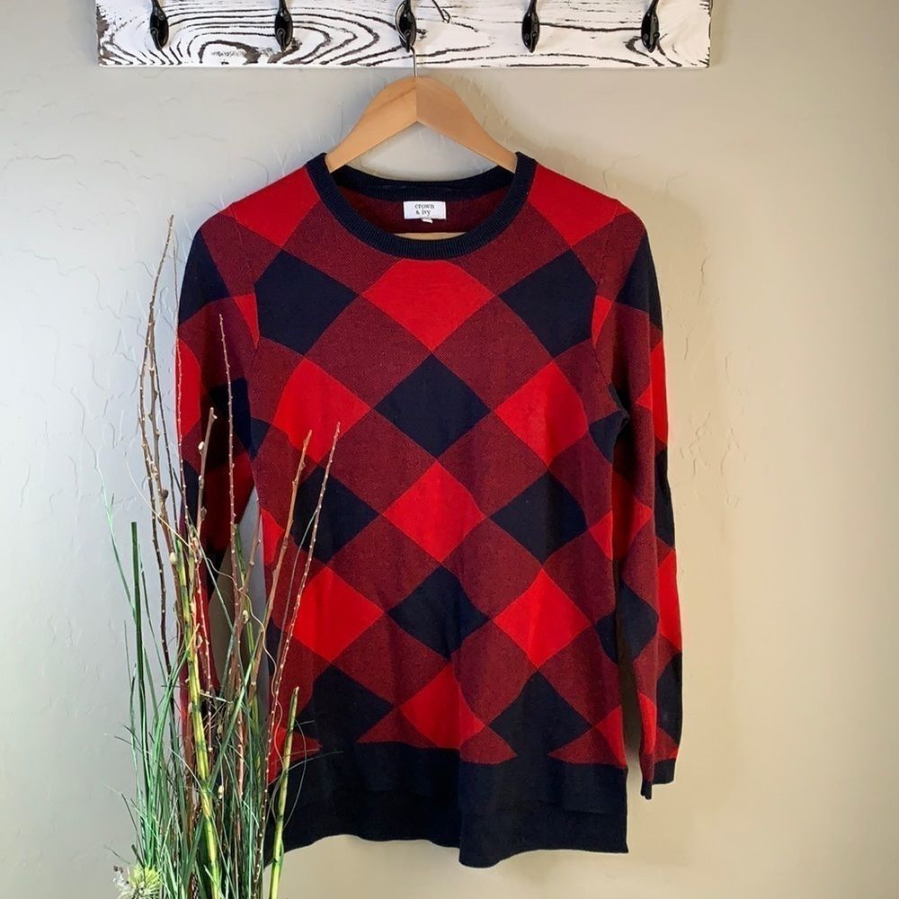 Crown & Ivy black and red checkerboard pattern long sleeve crewneck sweater